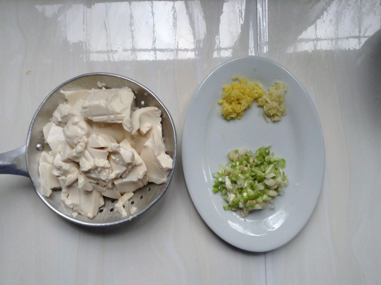 小炒红油嫩豆腐