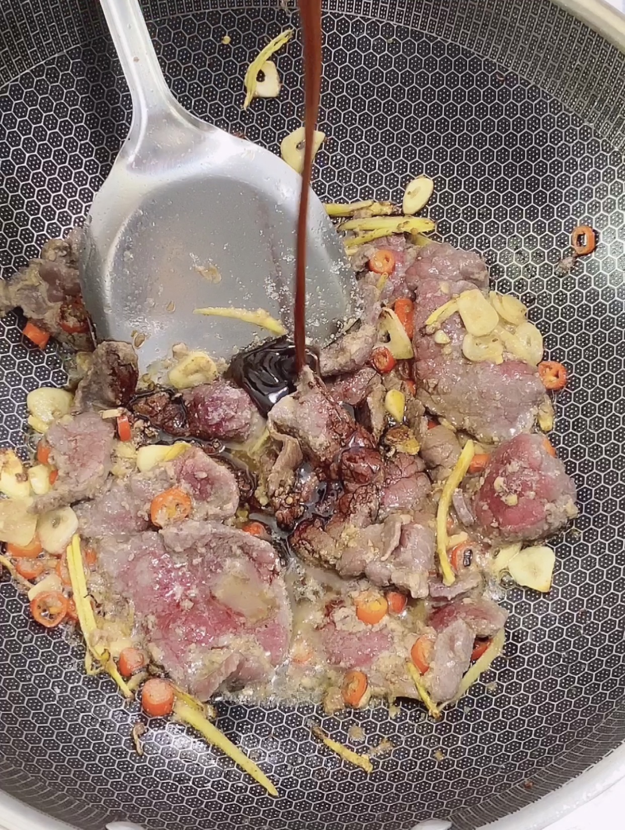 【小炒牛肉】香辣咸鲜，大块吃肉肉