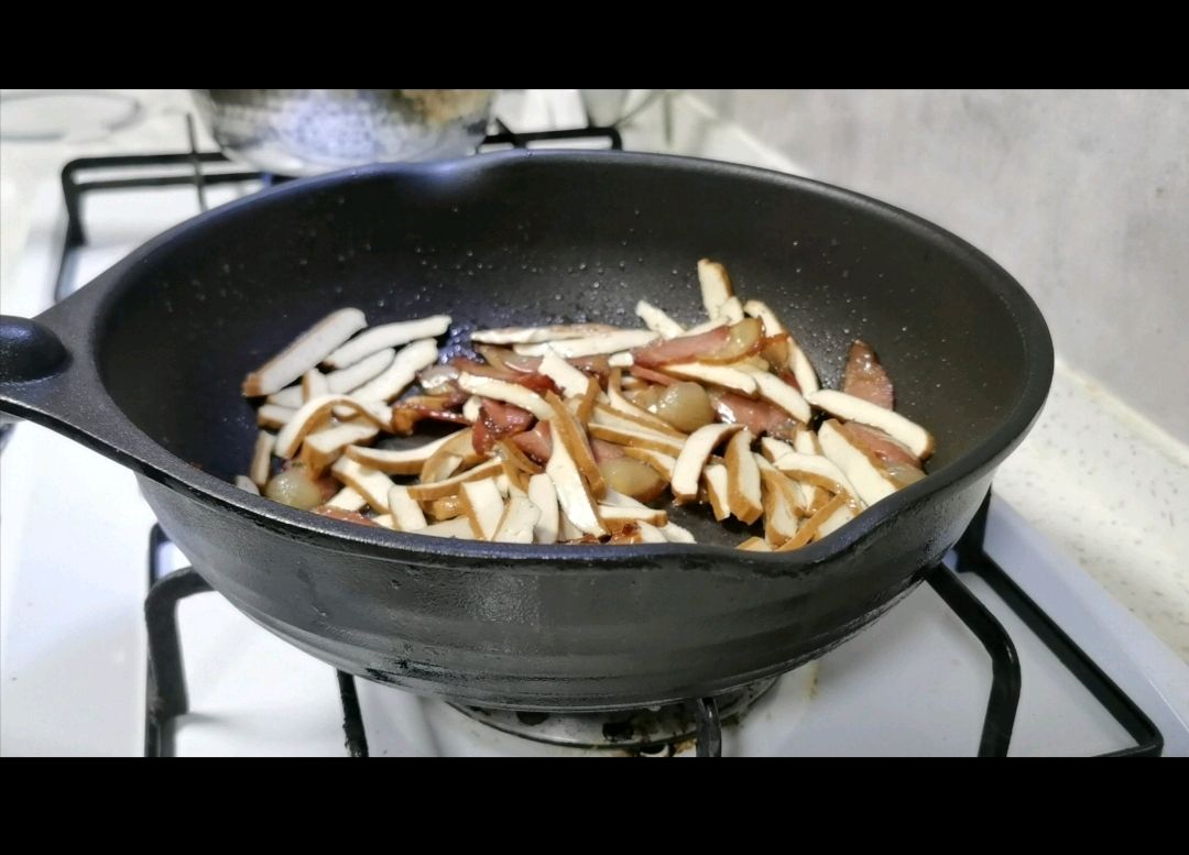 小单味 青蒜香干炒腊肉