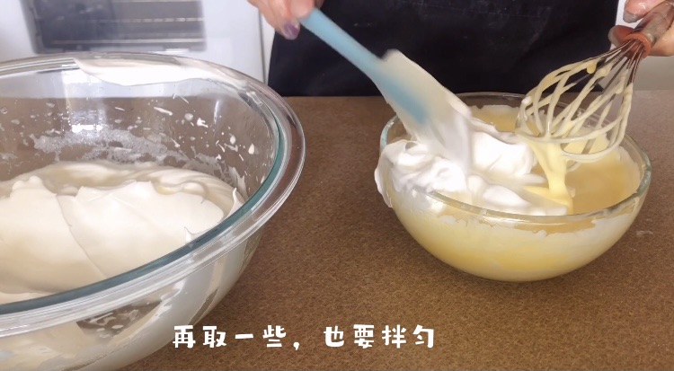 小黄鸭造型鲜奶戚风
