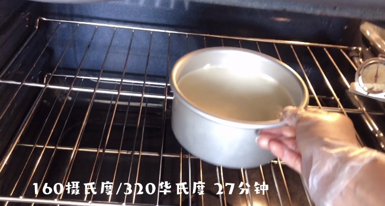 小黄鸭造型鲜奶戚风