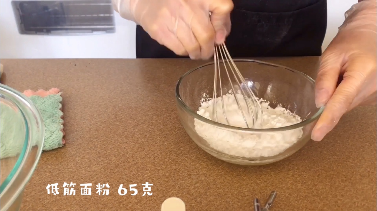 小黄鸭造型鲜奶戚风
