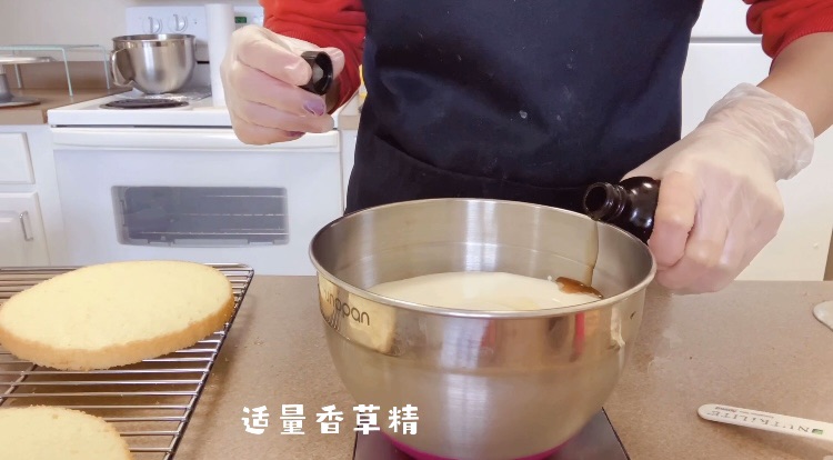 小黄鸭造型鲜奶戚风