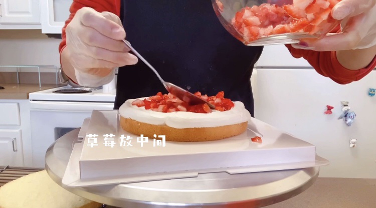 小黄鸭造型鲜奶戚风