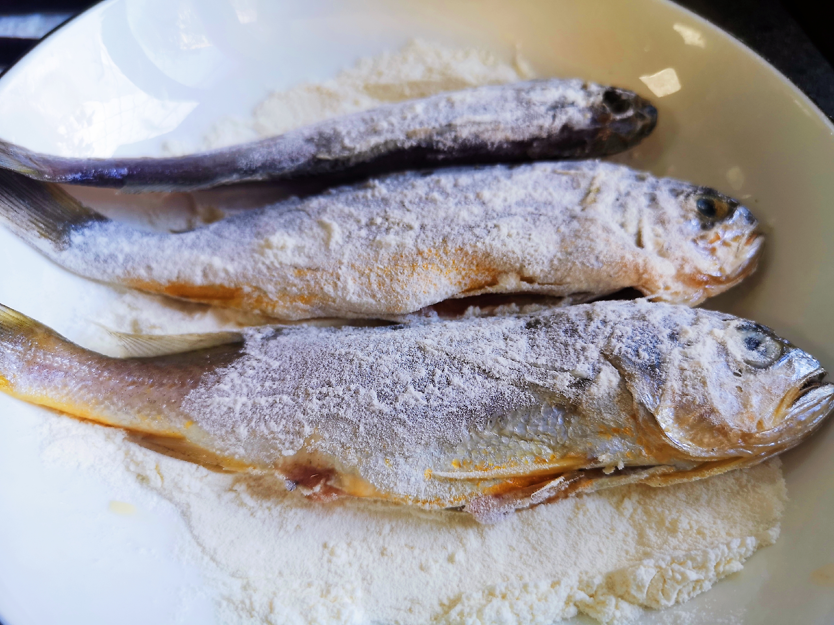 小黄鱼贴饼子