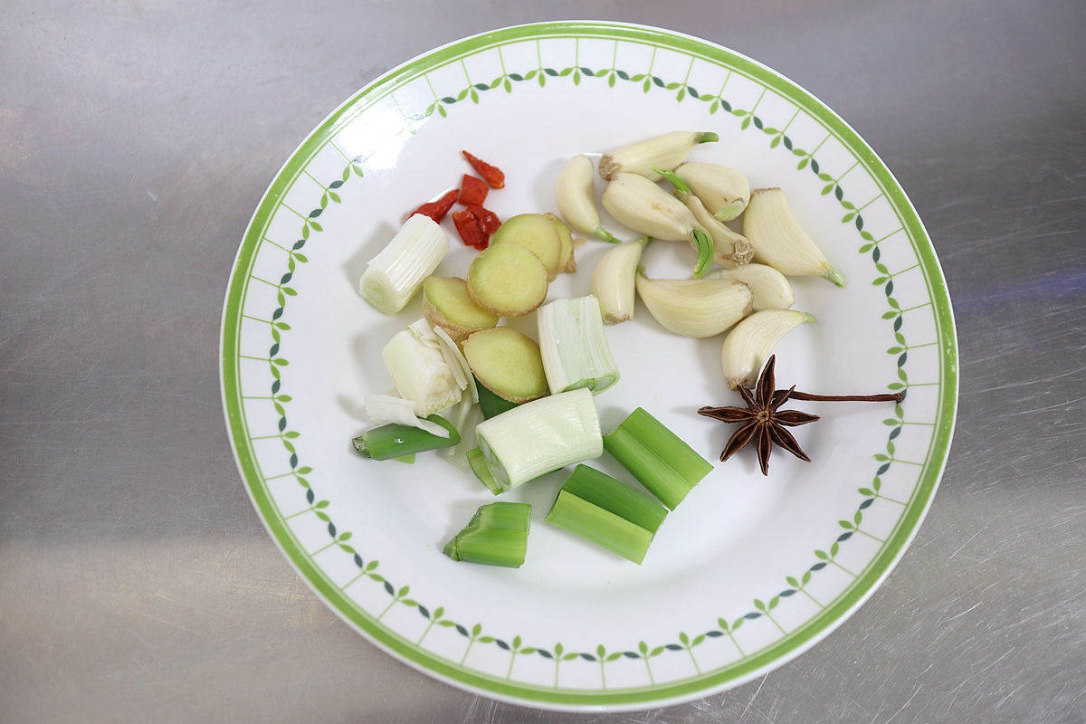 小鸡炖蘑菇
