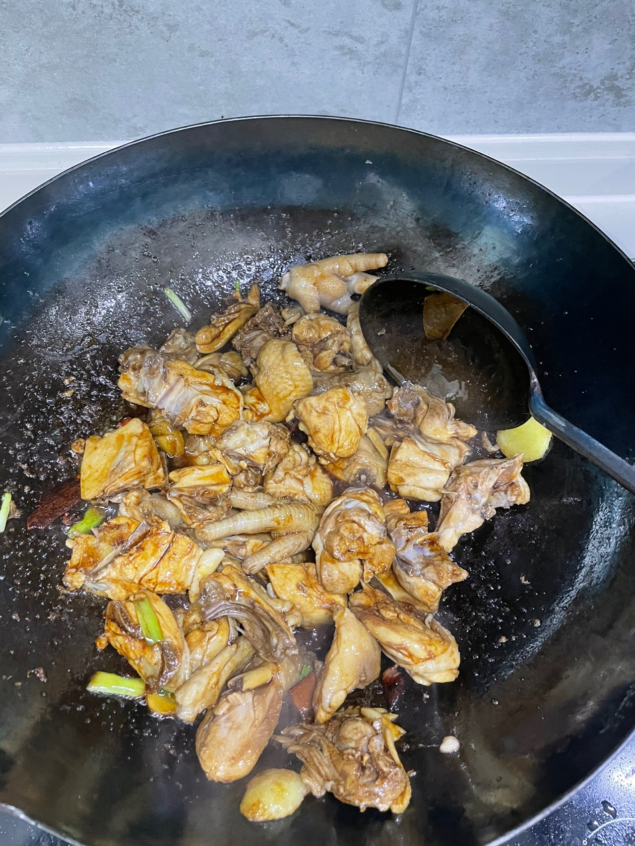 小鸡儿炖针蘑