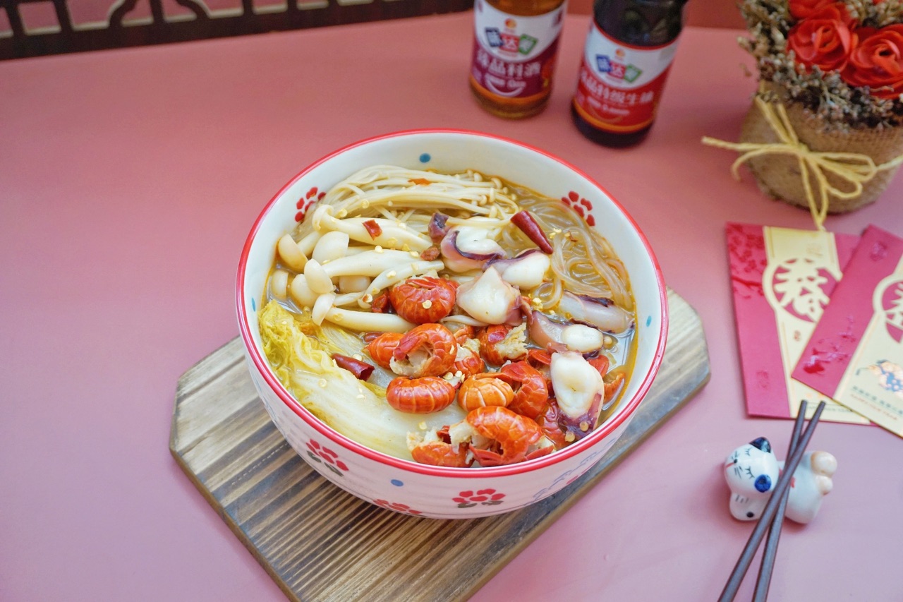 小龙虾菌菇粉汤
