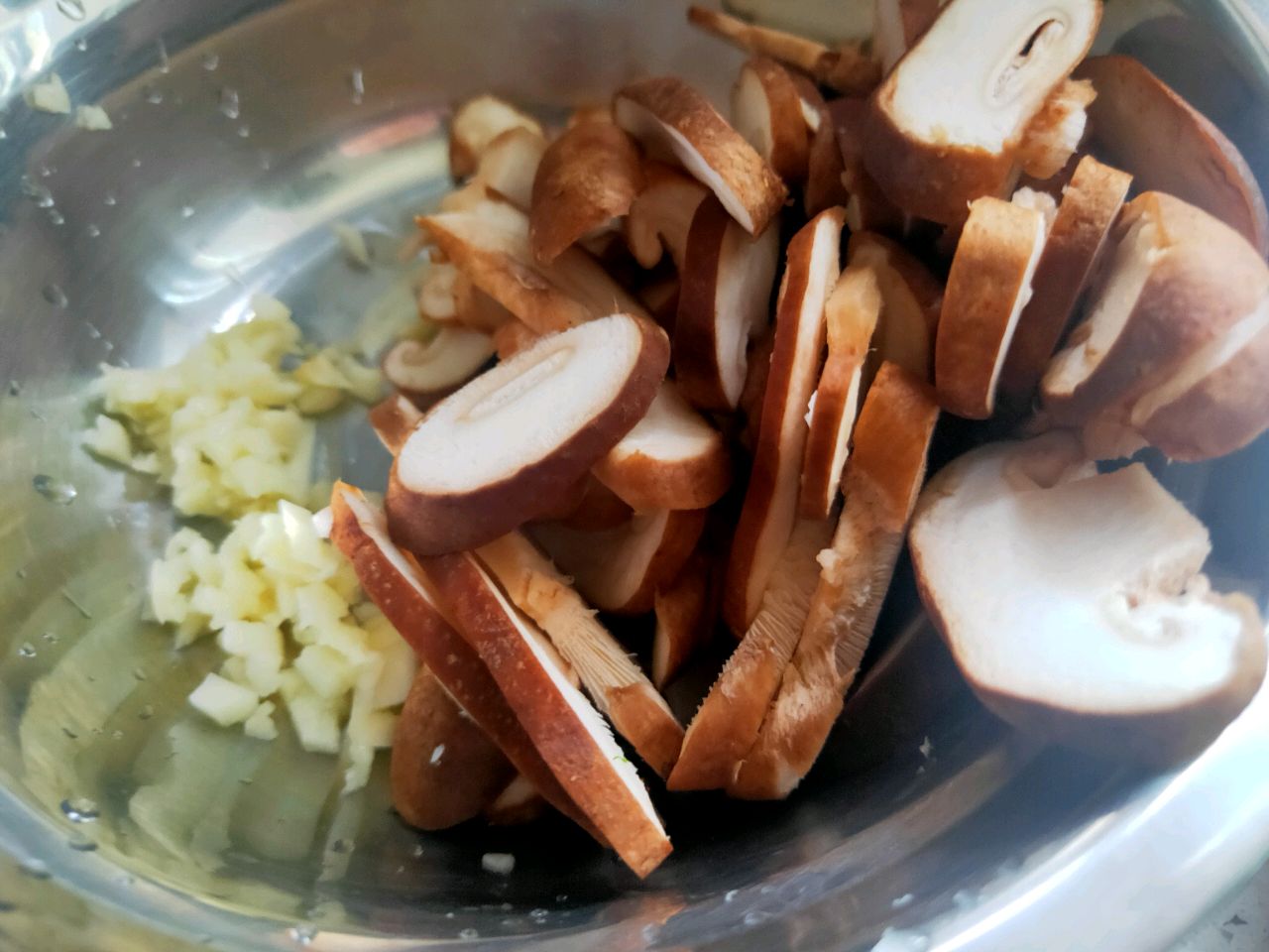小米猪肝砂锅粥