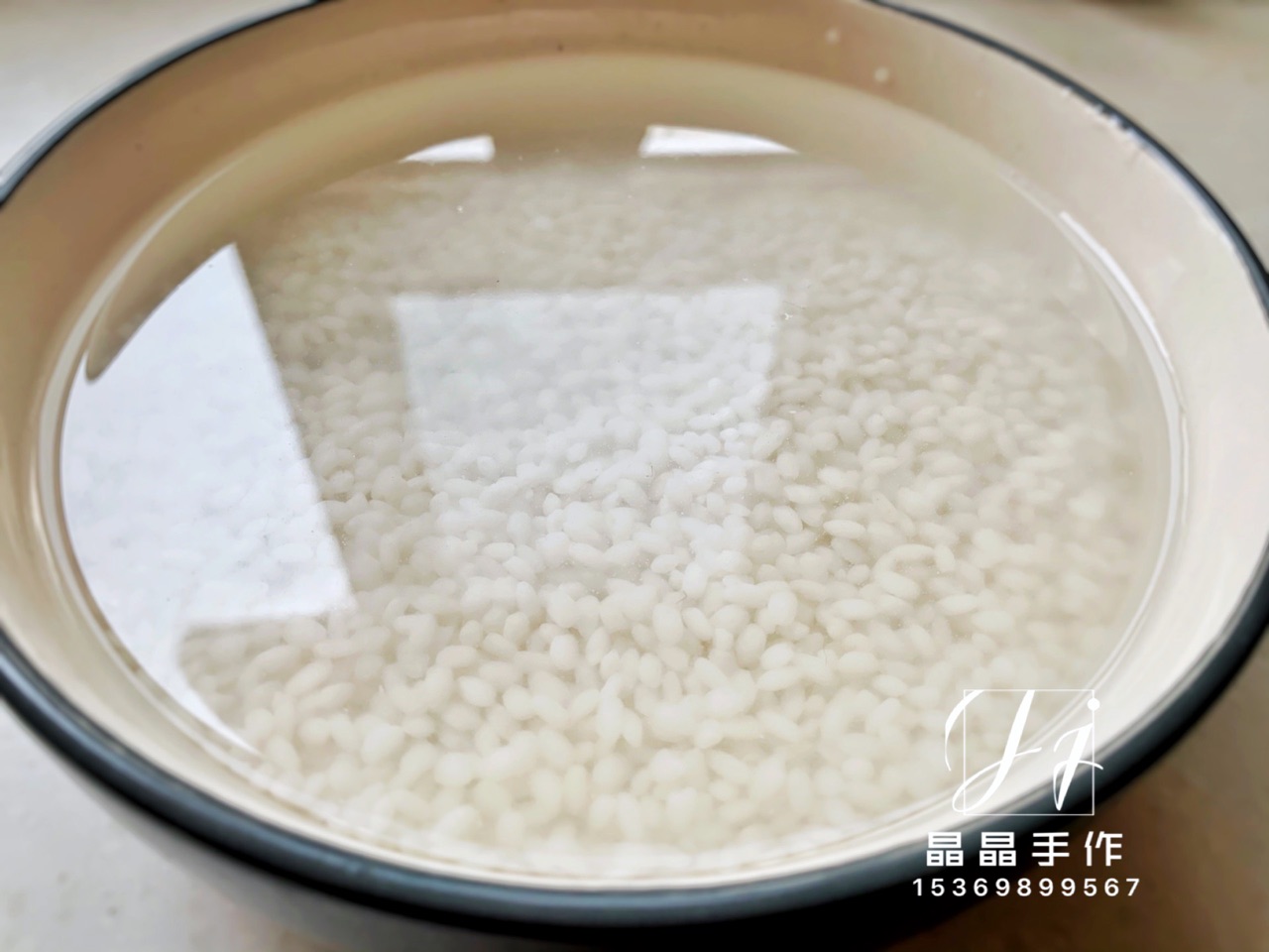 小朋友最爱：好吃到舔手指的糯米鸡翅