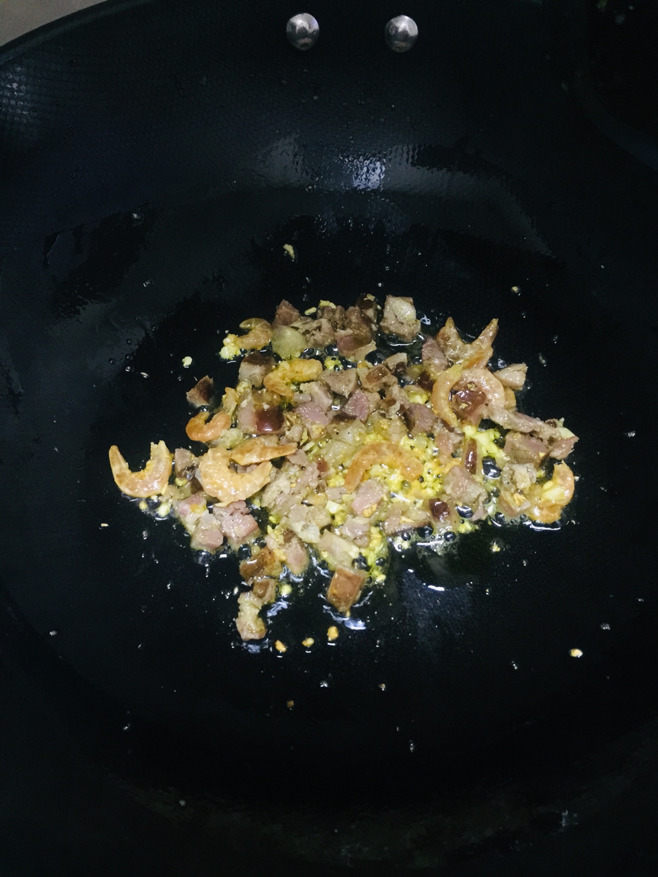 小时候爱吃妈妈煮的白萝卜饭