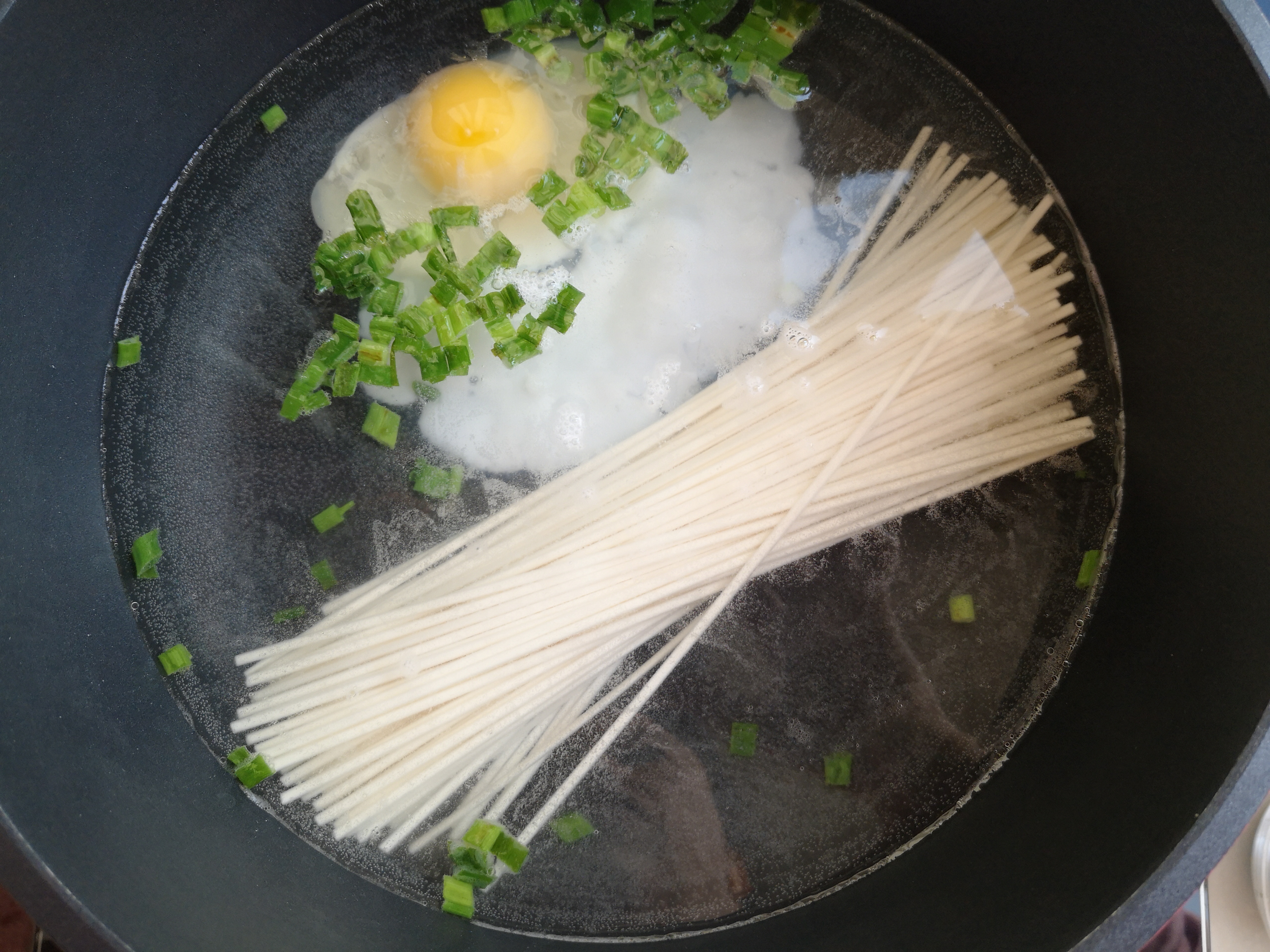 小时候的味道+韭菜鸡蛋面