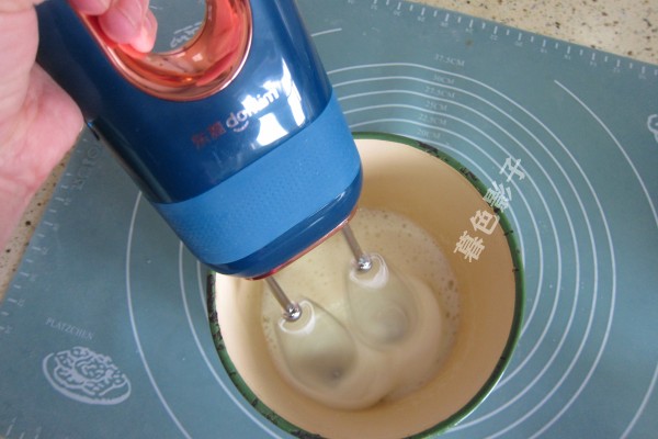 小甜点自家做,口感如云朵般轻柔