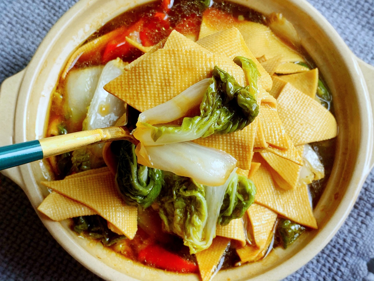 小圆白菜千张煲