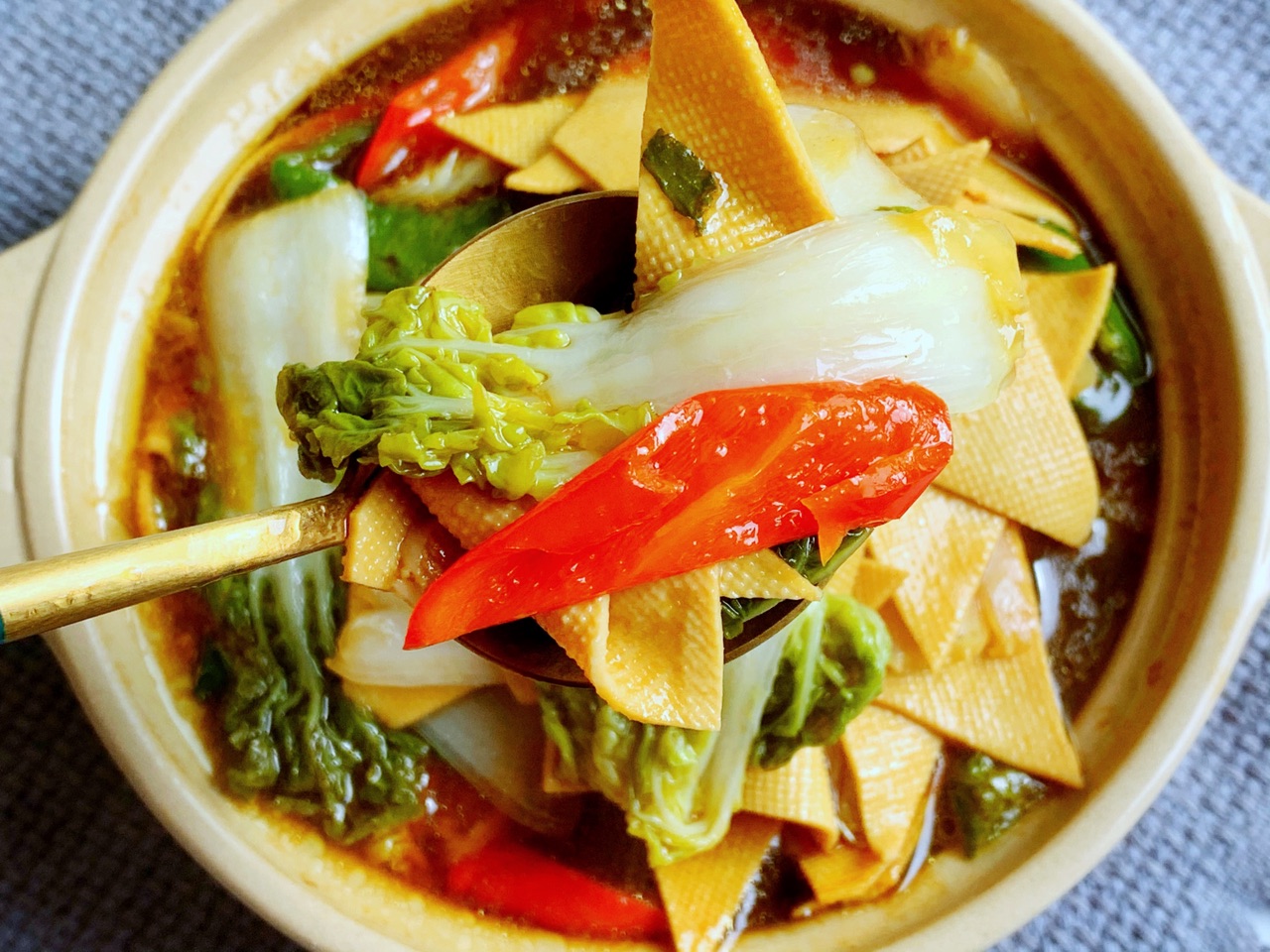 小圆白菜千张煲