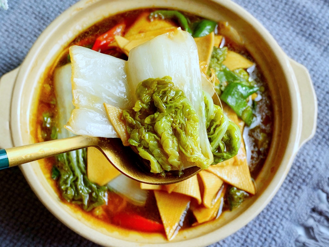 小圆白菜千张煲