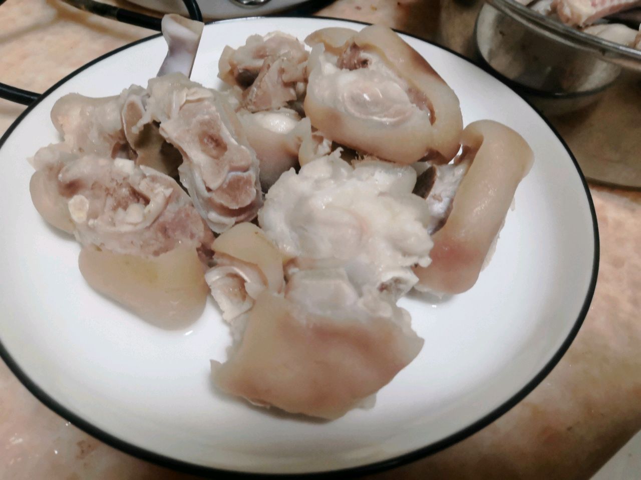 小猪快跑之麻辣卤猪蹄