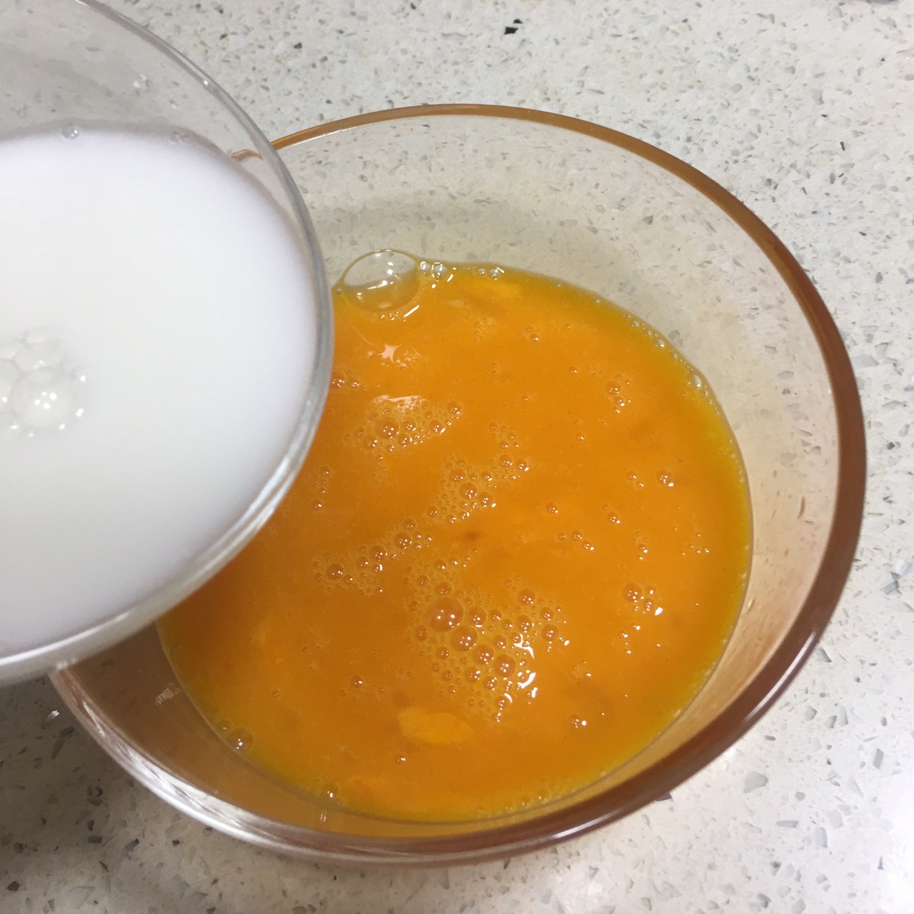 【蟹柳棒炒滑蛋】