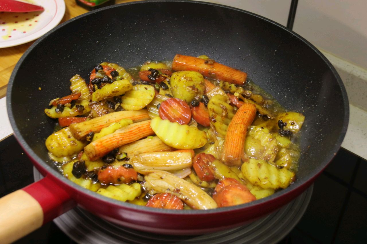 蟹柳土豆香辣干锅