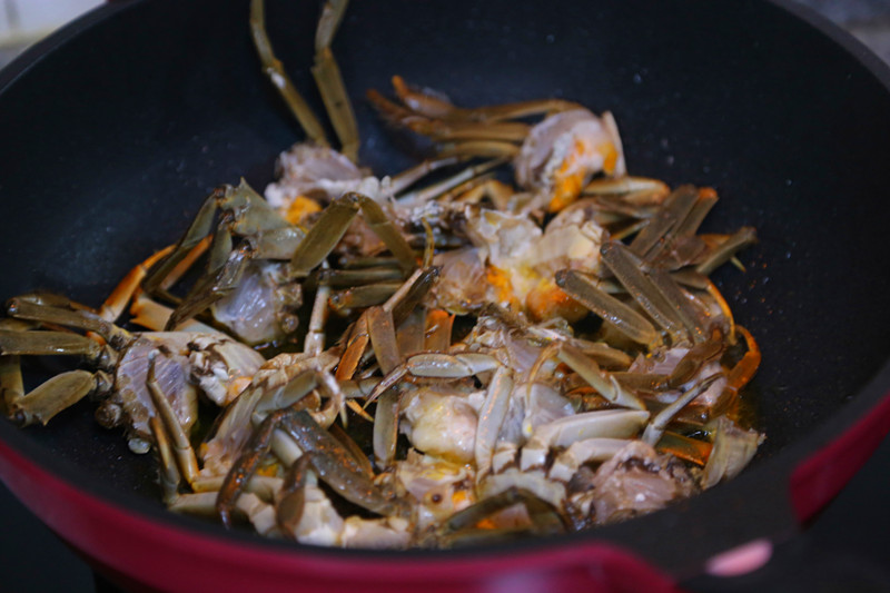 蟹肉鸡爪煲