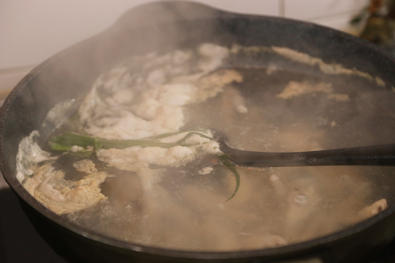 蟹肉鸡爪煲