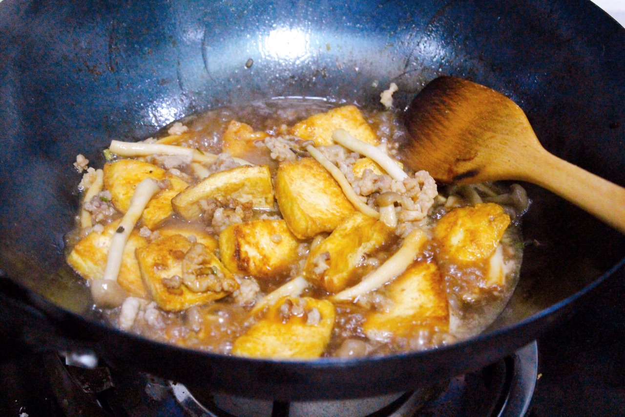 蟹味菇煲豆腐