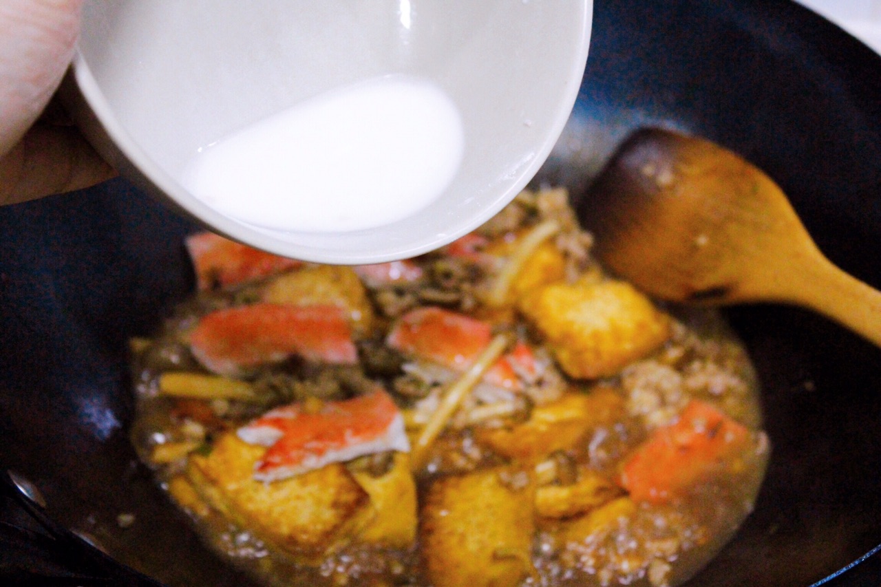 蟹味菇煲豆腐