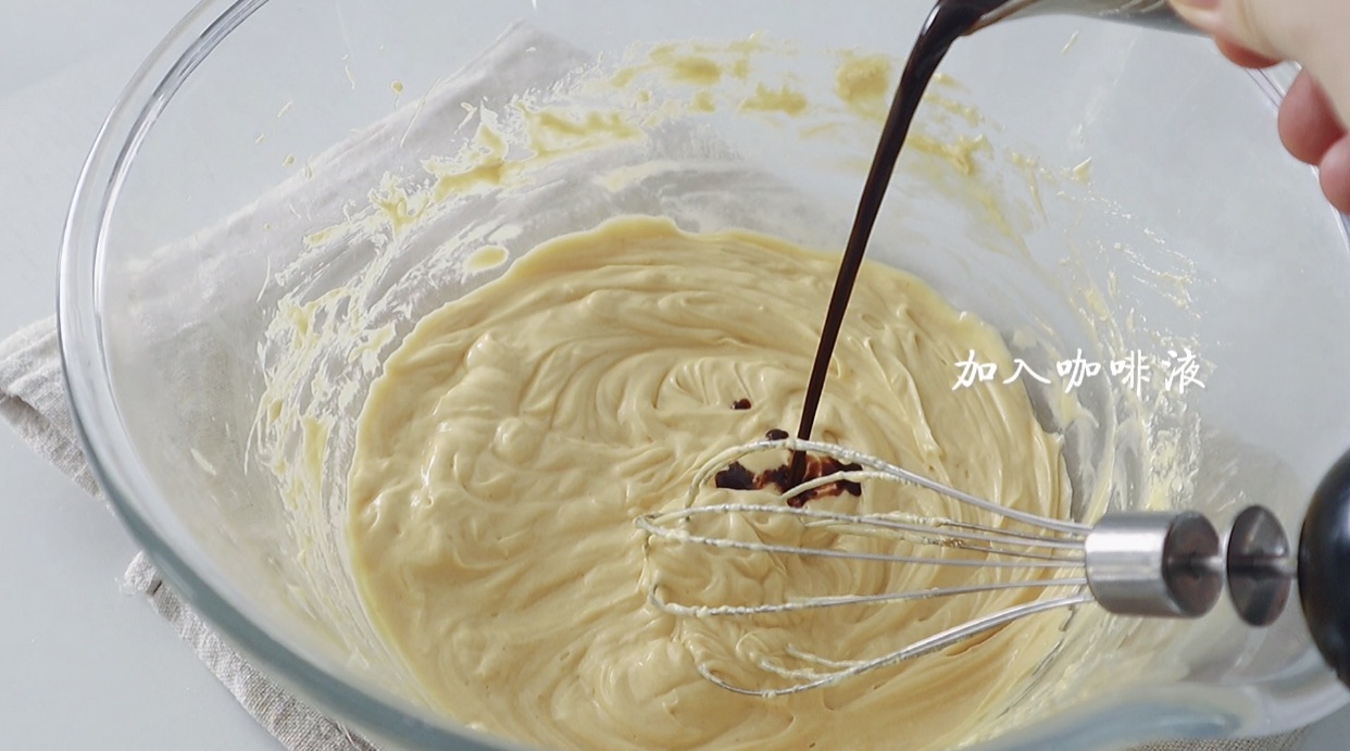 新春甜品合集｜焦糖咖啡磅蛋糕配奶酪夹心 香哭了