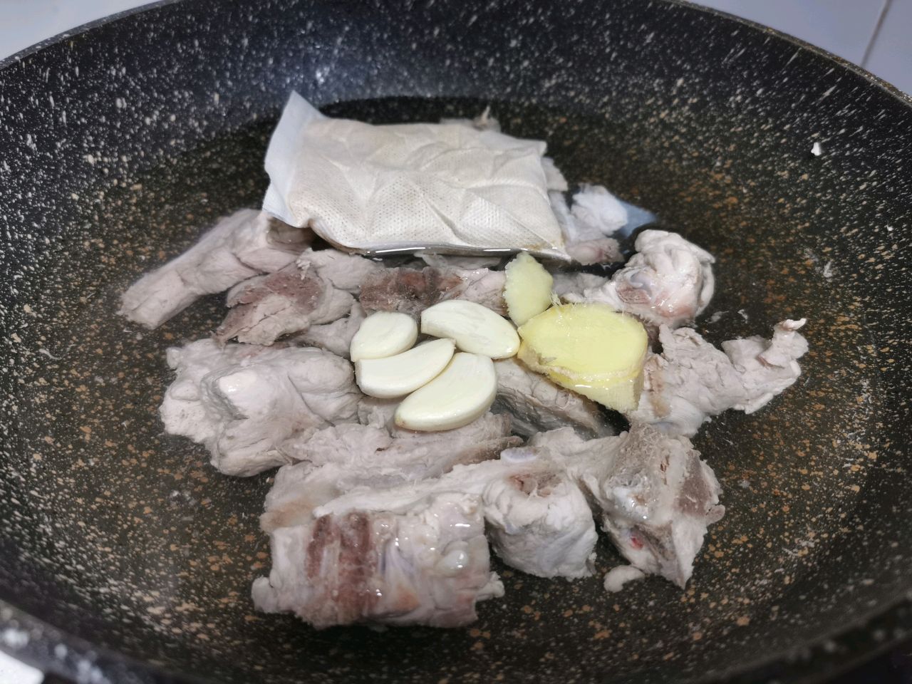 新加坡风味肉骨茶