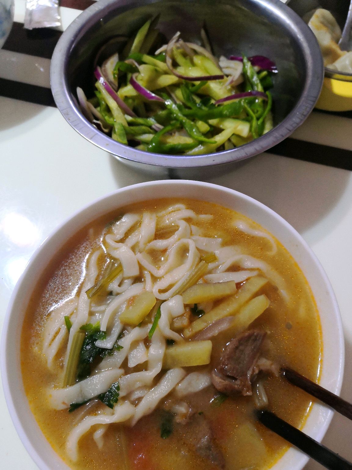 新疆人的家常汤面条