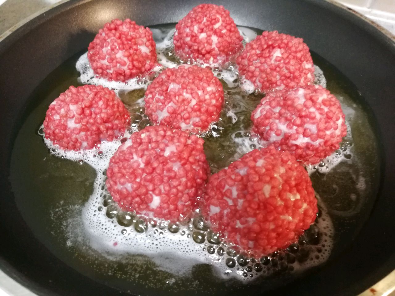 新年一道红红火火的～荔枝芝心虾球