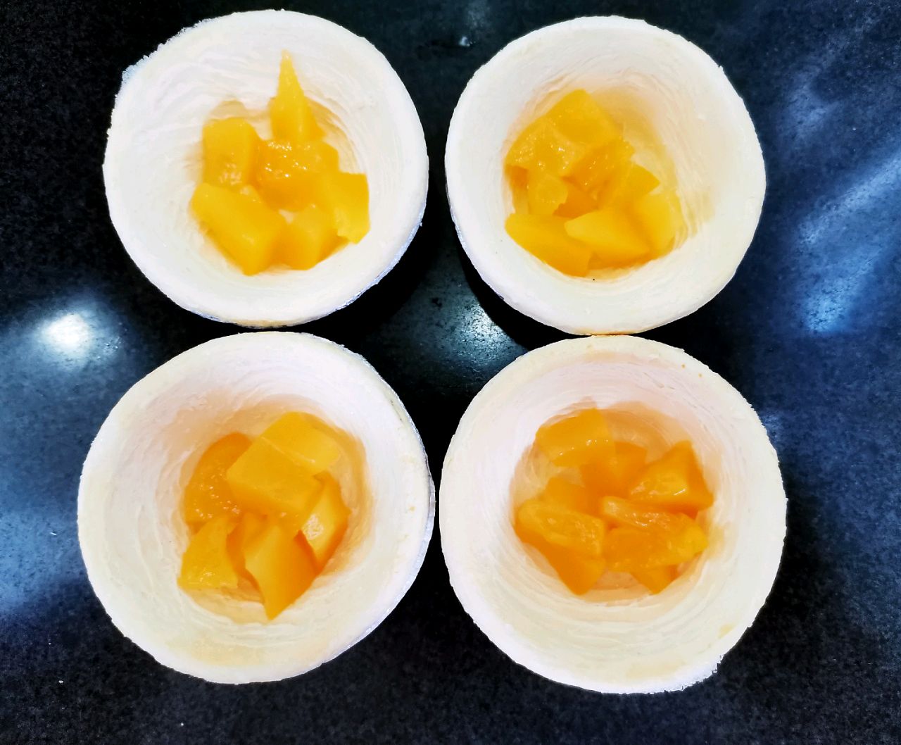 新手也能驾驭的简单甜品——黄桃蛋挞！
