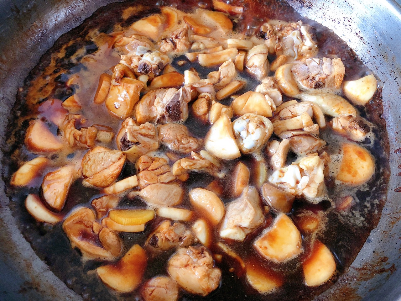 杏鲍菇炖鸡腿