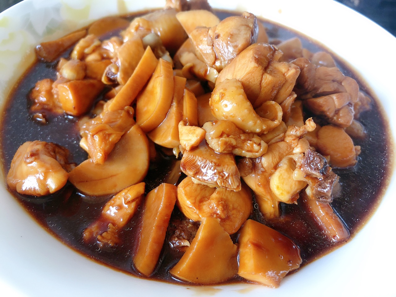 杏鲍菇炖鸡腿