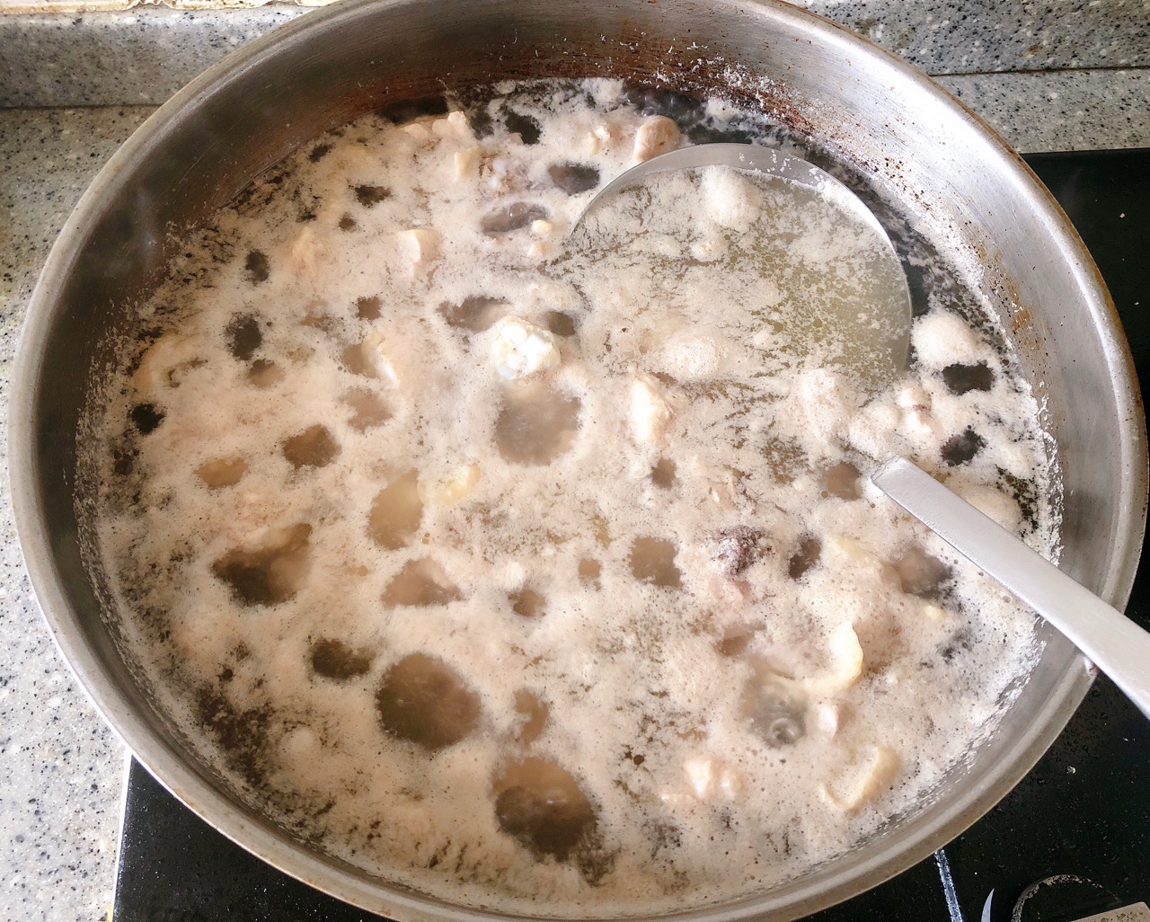 杏鲍菇炖鸡腿