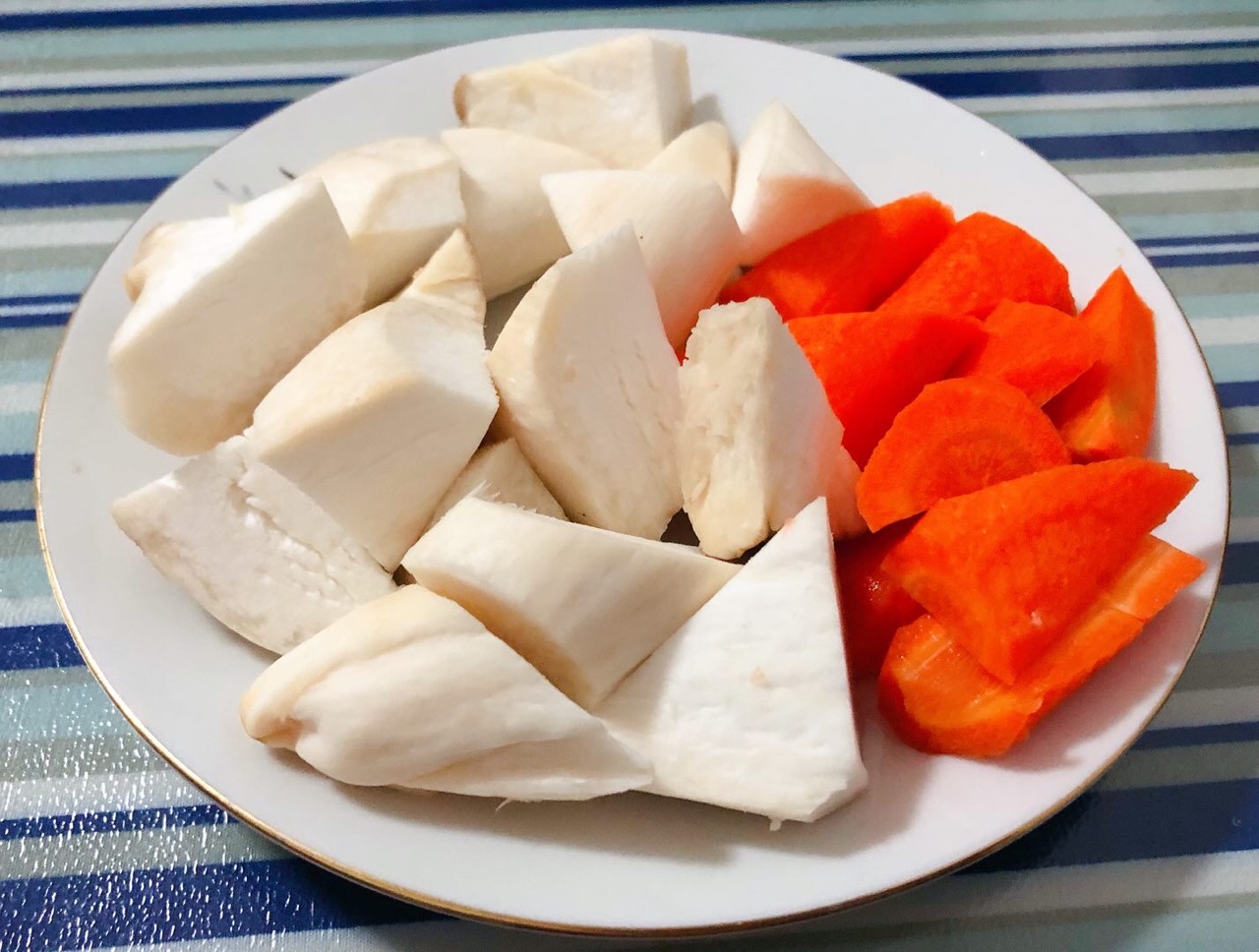 杏鲍菇土豆胡萝卜炖鸡腿
