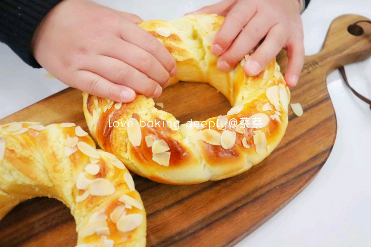 【杏仁奶酥花环面包】｜颜值口感