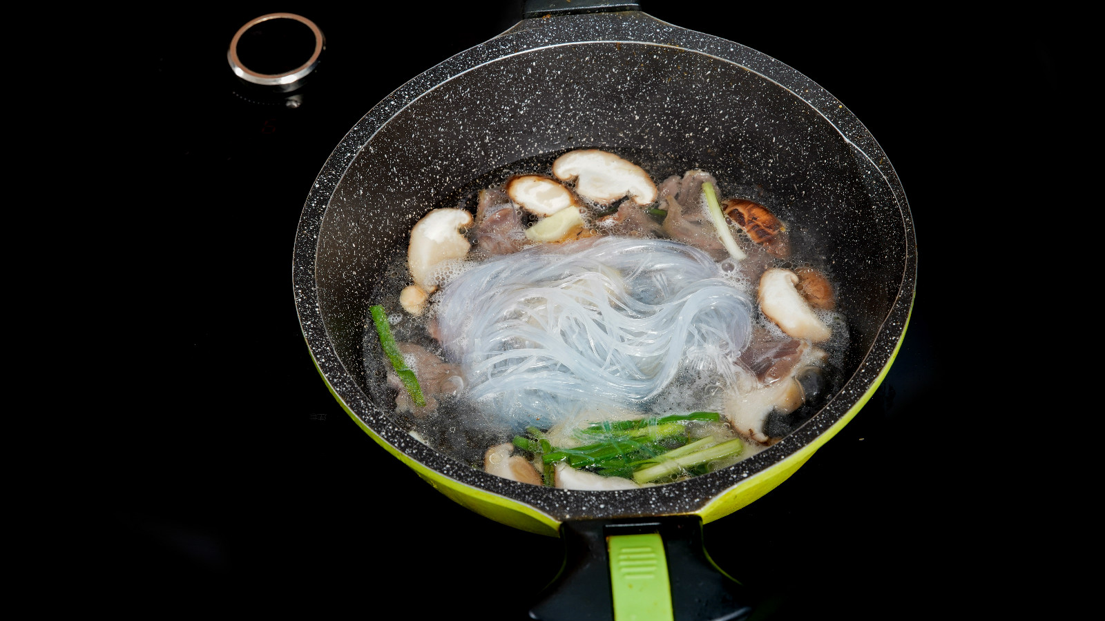 #秀午餐 腊肉粉丝煲