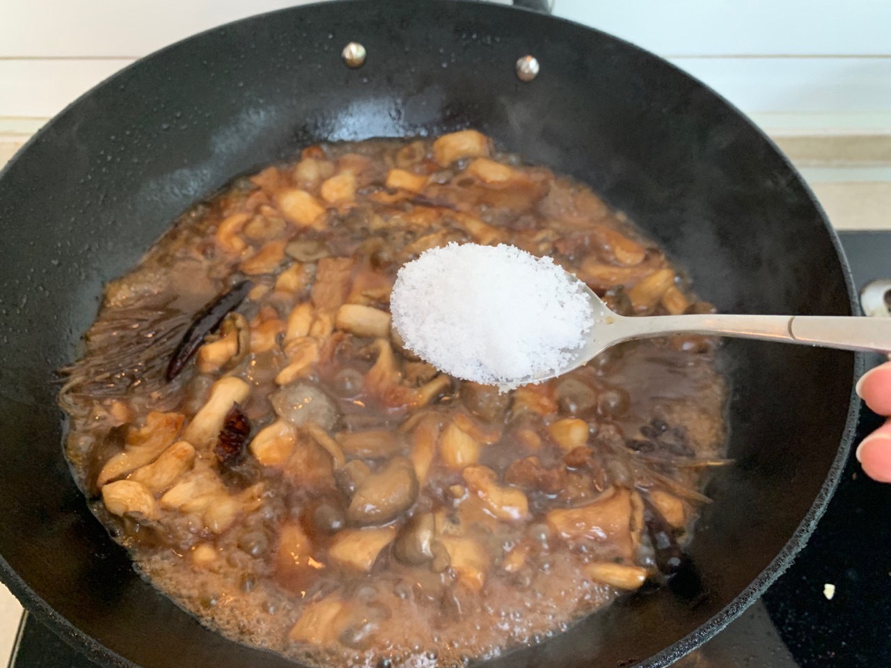 袖珍菇猪肉炖粉条
