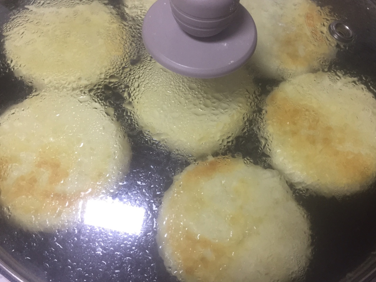 萱软的红糖花生芝麻发面饼