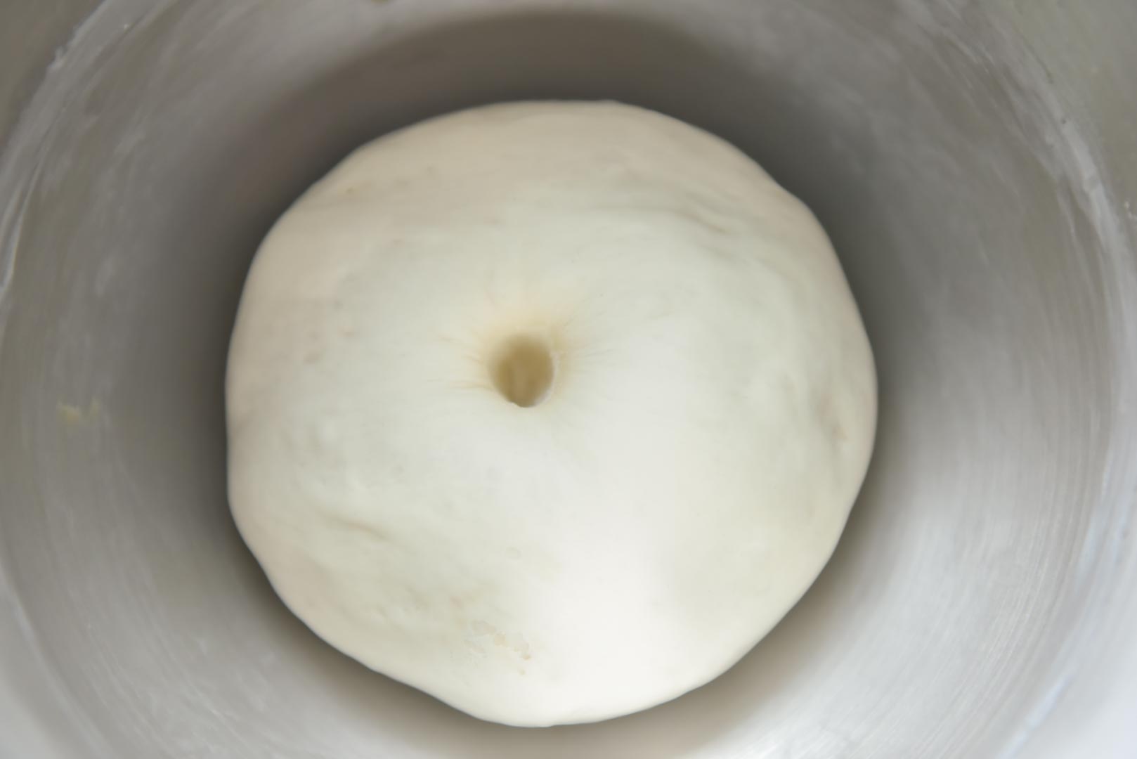 暄软可口粒粒豆沙包