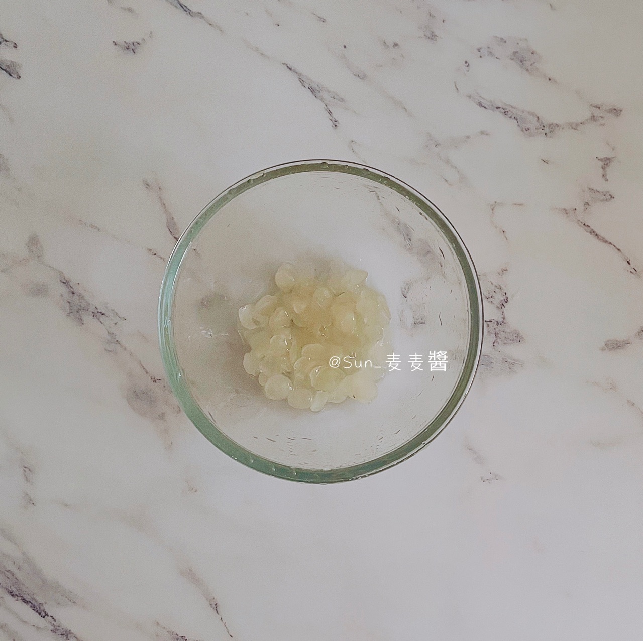 雪燕桃胶皂角米银耳羹