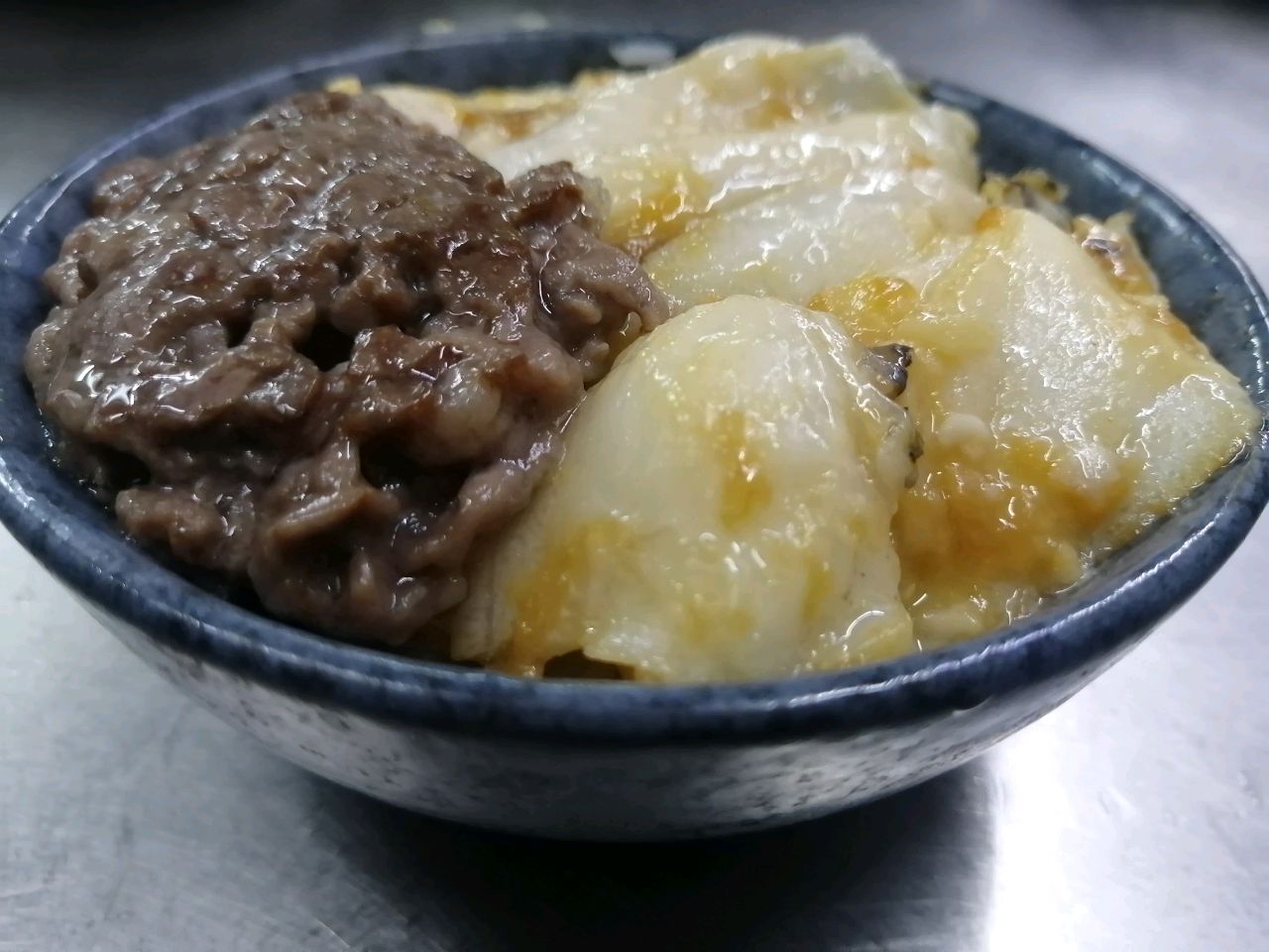 雪鱼牛肉堡仔饭