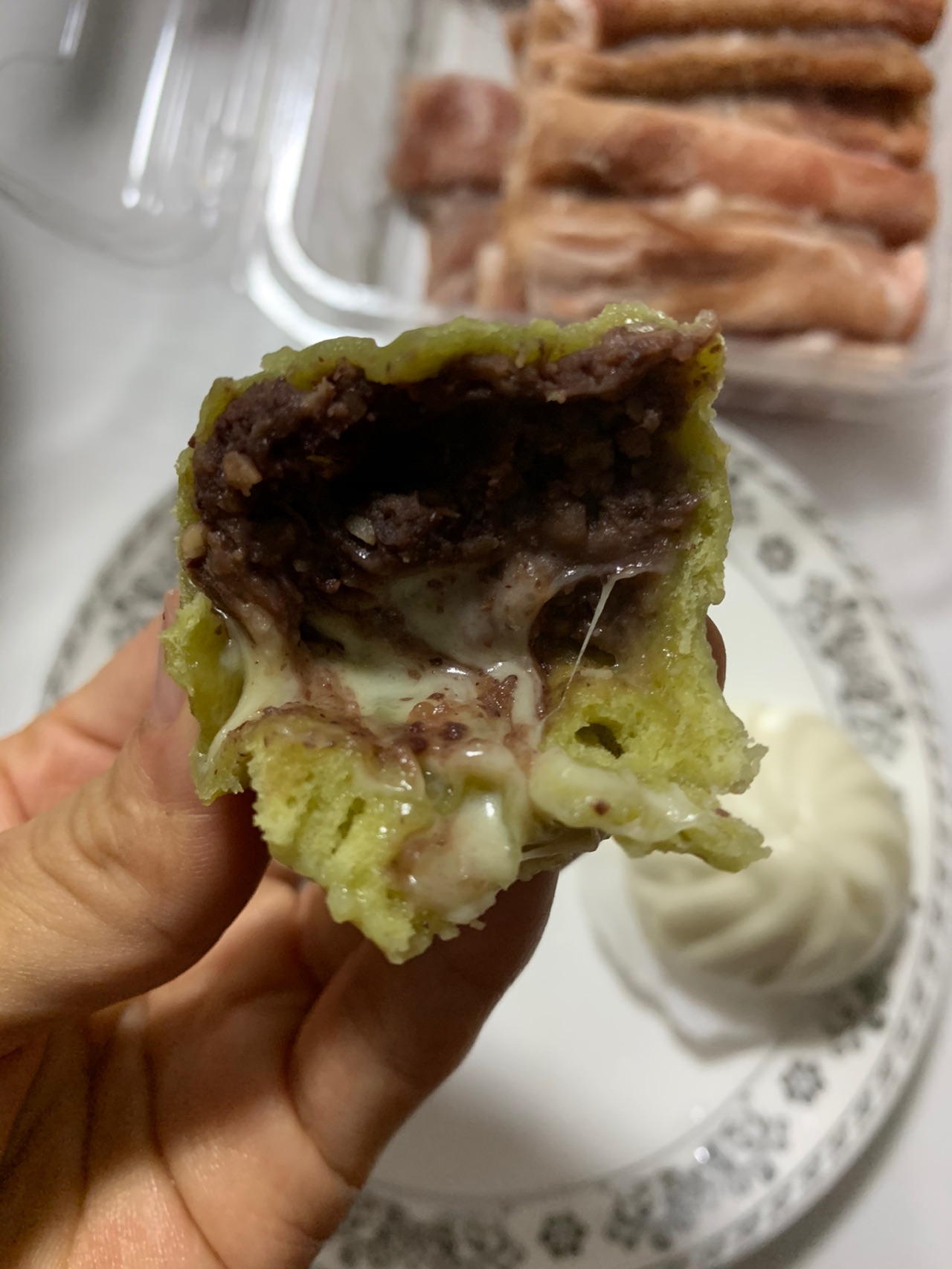 YoYo的坚果红豆沙芝士包