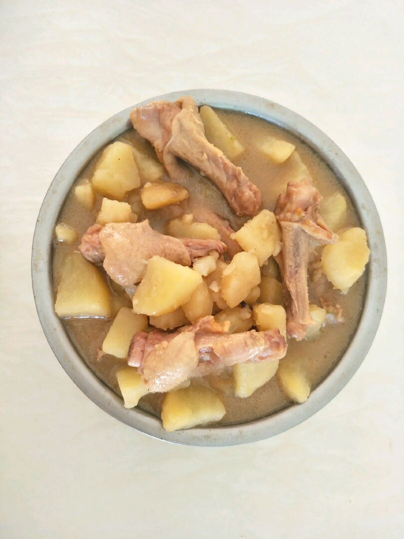 鸭翅根炖土豆