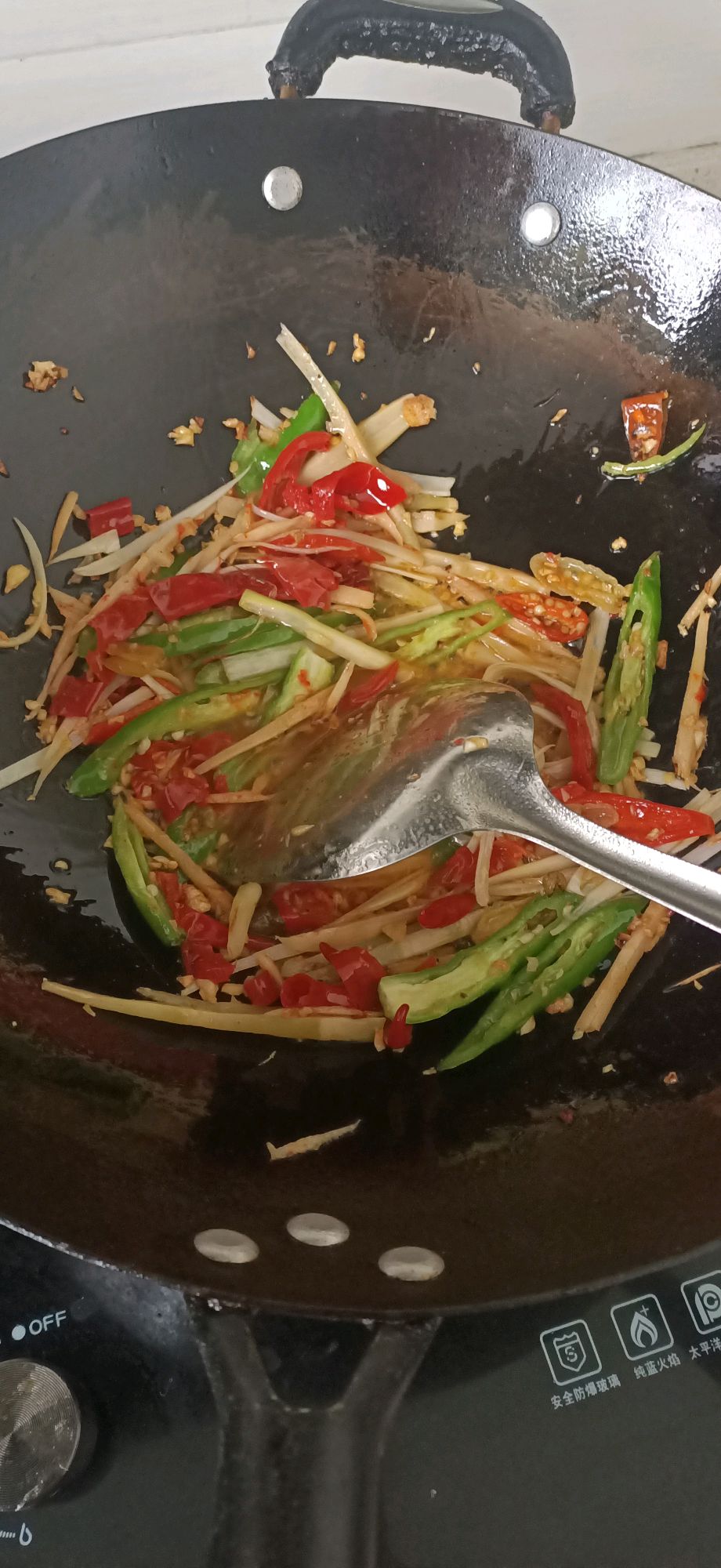鸭肉新吃法爆炒鸭肉丝