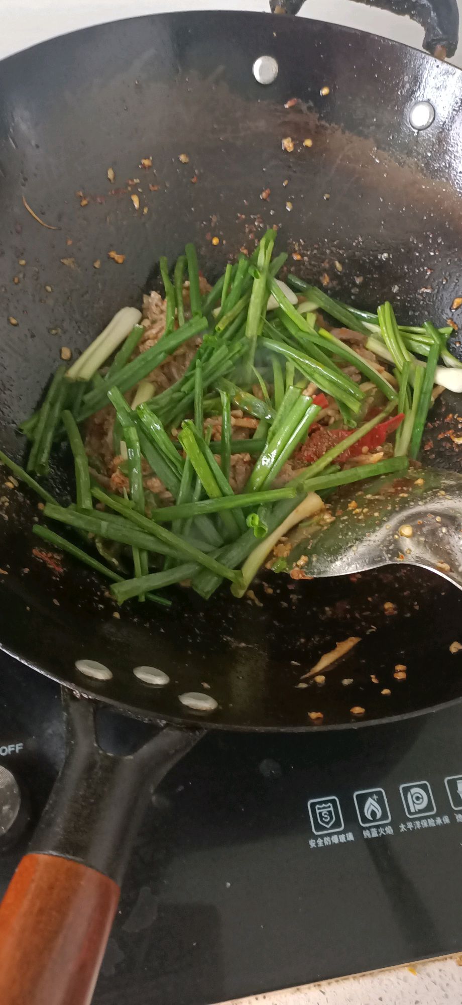 鸭肉新吃法爆炒鸭肉丝