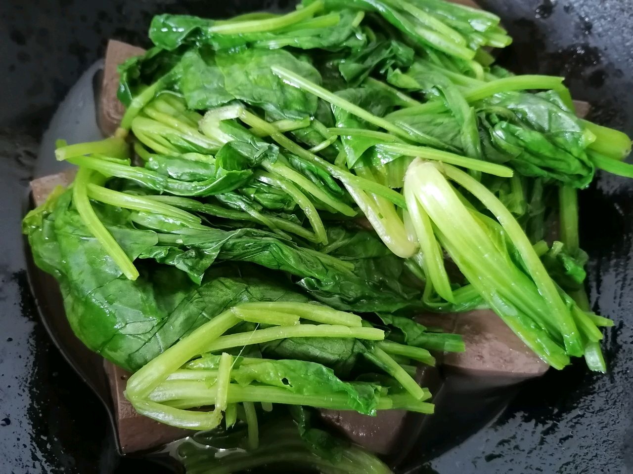 鸭血炒菠菜