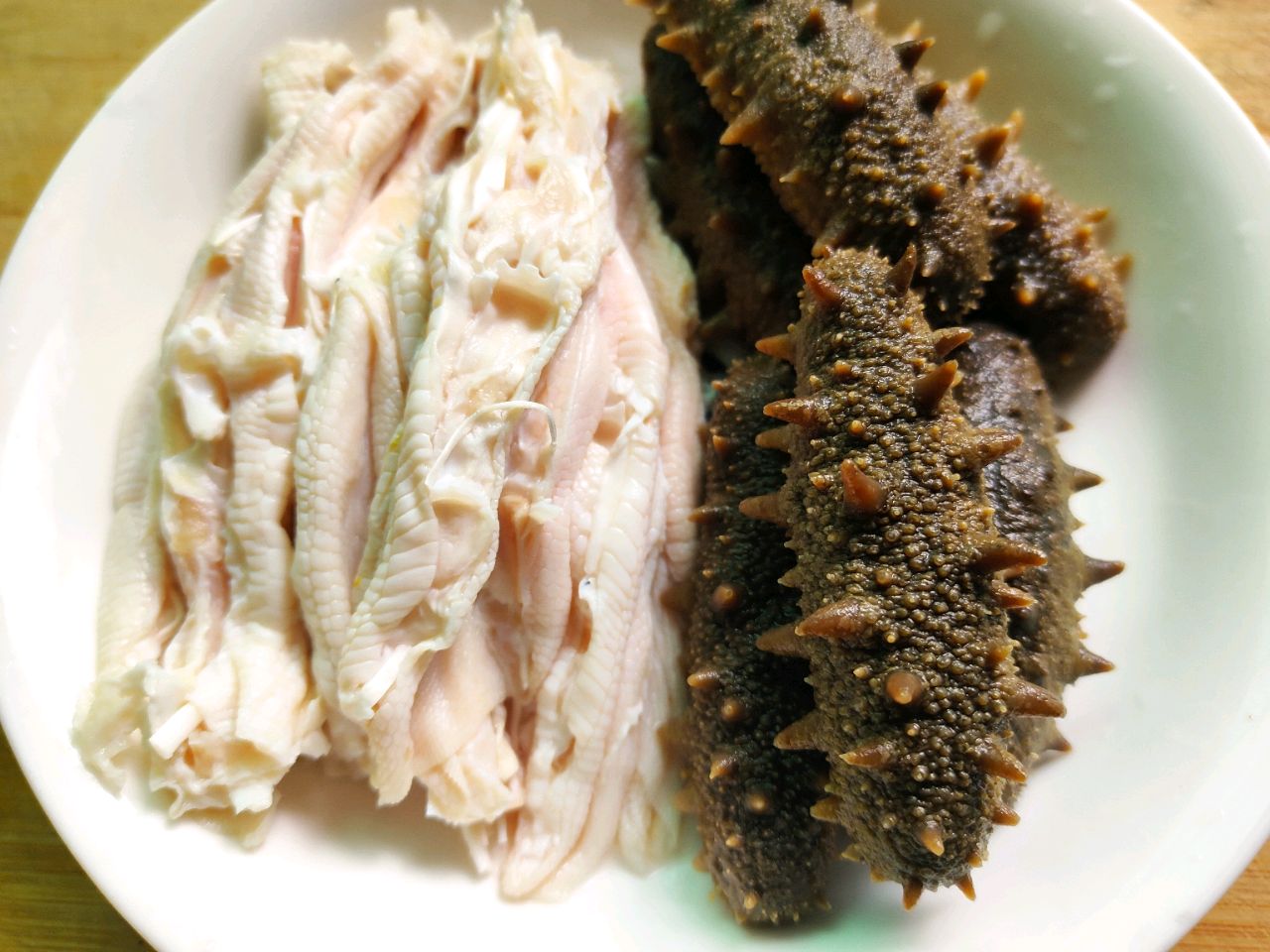 鸭掌煨海参