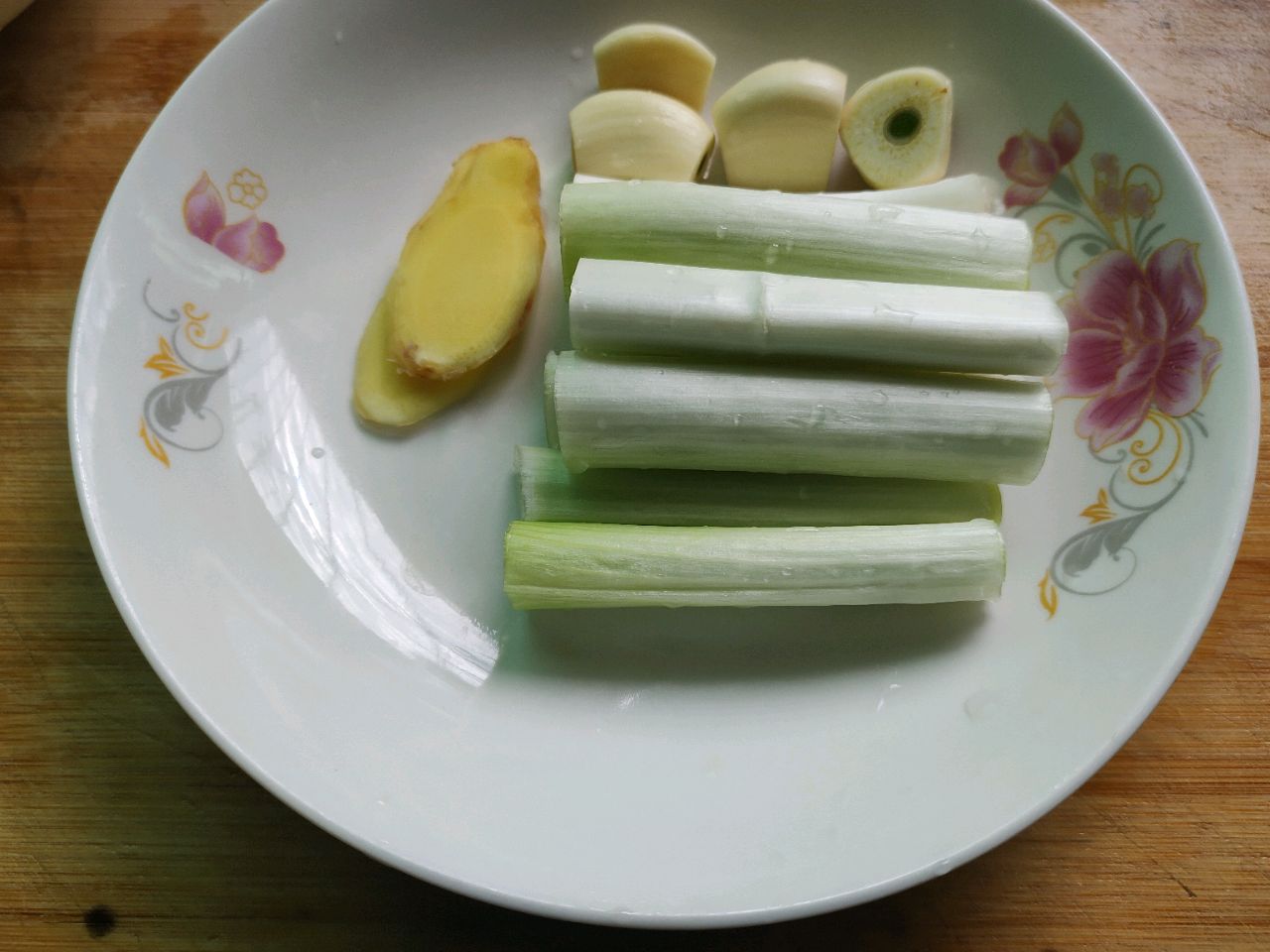 鸭掌煨海参